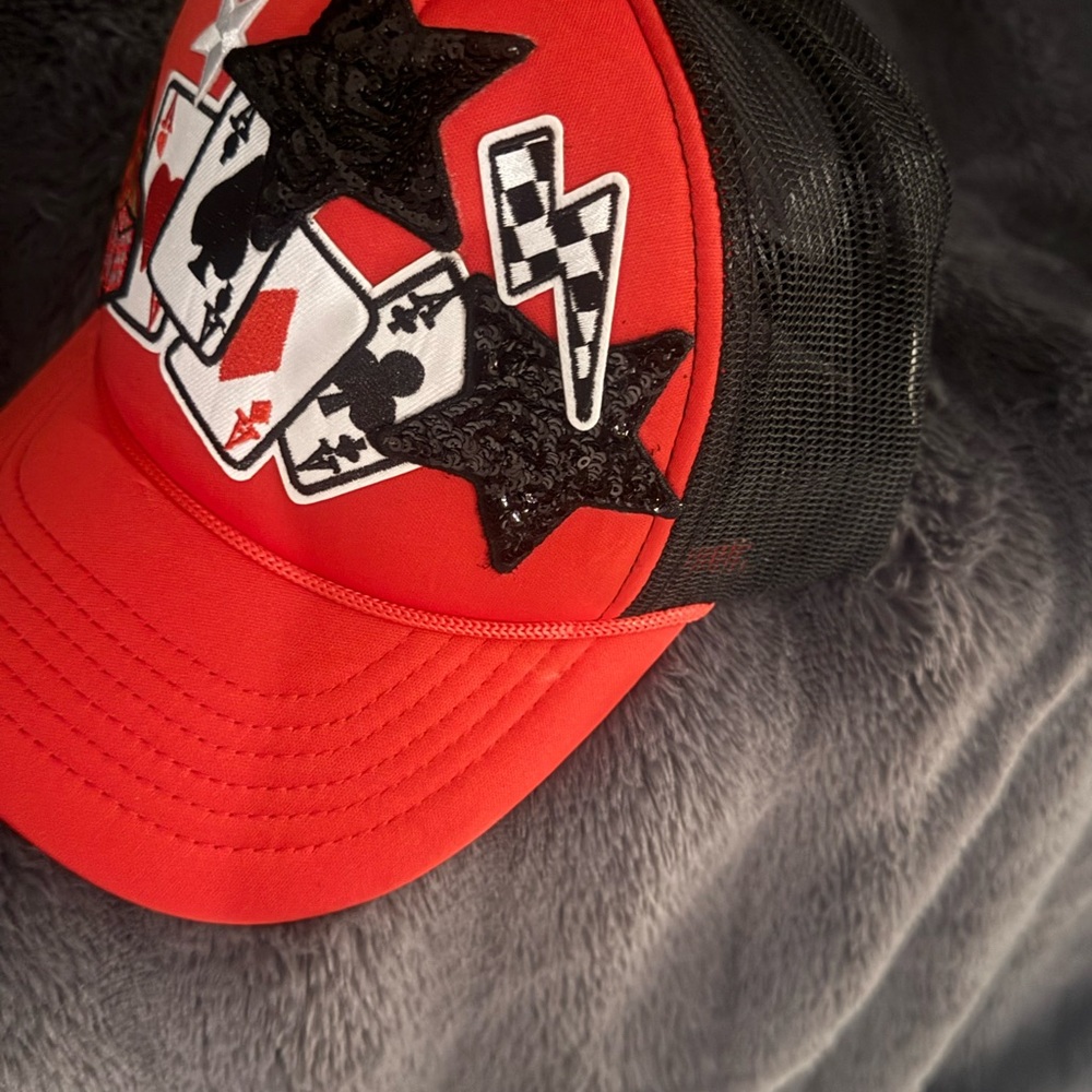 Lucky Cards Trucker Hat Red Mesh Snapback Casino Vegas Poker playing cards Star - Picture 3 of 4